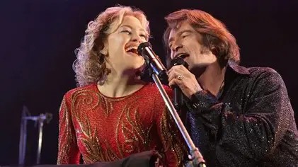 Song Sung Blue (12A)