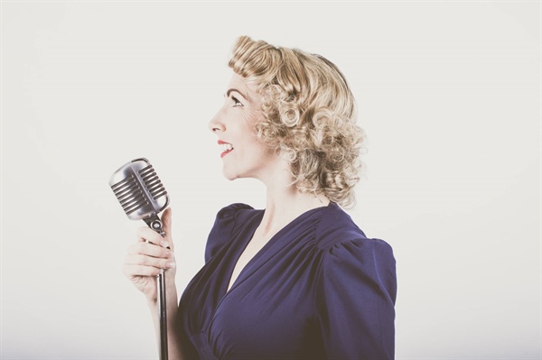 Celebrate the 1940s with Jayne Darling